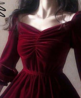 《我和闺蜜一起穿越了，她当上了贵妃，而我没福气是个小丫鬟 》容柒 小浅(1)