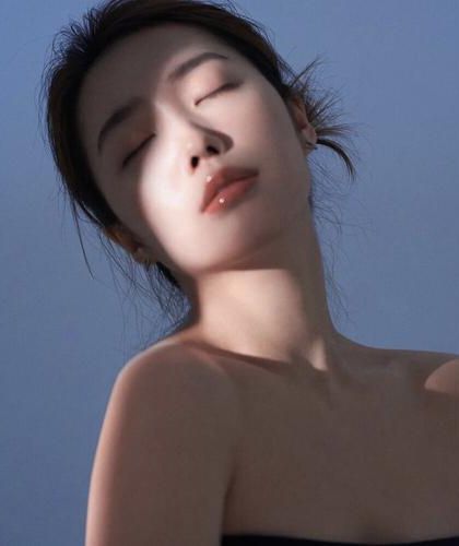 玫瑰和月光 作者：