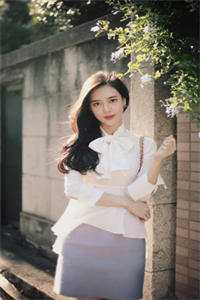 《穿成相府嫡女，全府都能听到我的心声》明媚