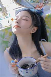 《被疯狂榨汁的小美人》by吃个鸭脖